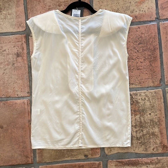 NANETTE LEPORE 100% Silk Cream Sleeveless Blouse with Beautiful Front Details - Picture 13 of 13